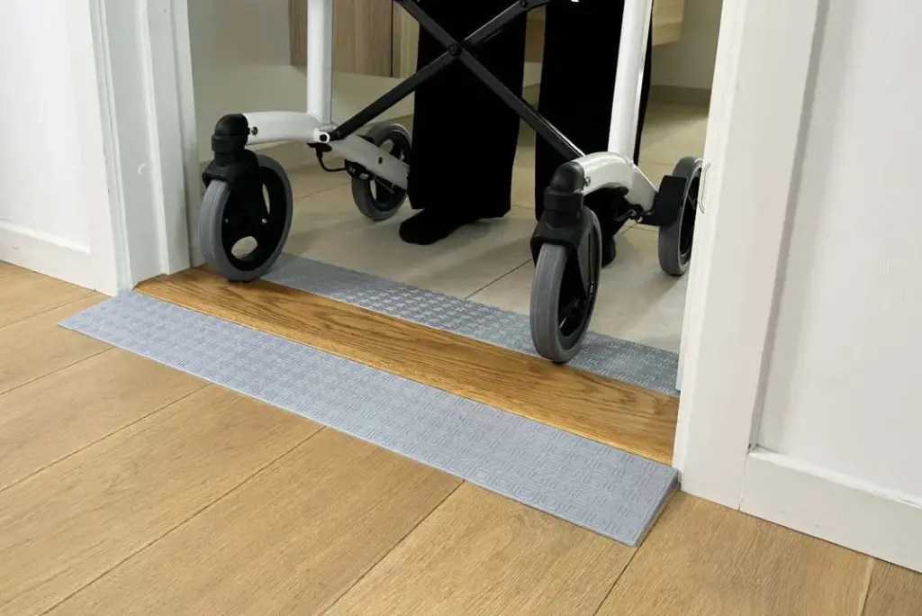 Passe seuil - caoutchouc - Hauteur 1cm - Largeur 10cm - Longueur 100cm - QuickRamp